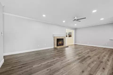 Living - 913 Chalone Dr, Modesto, CA 95358 photo 6 of 9
