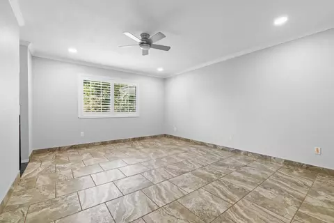 Living - 913 Chalone Dr, Modesto, CA 95358 photo 4 of 9