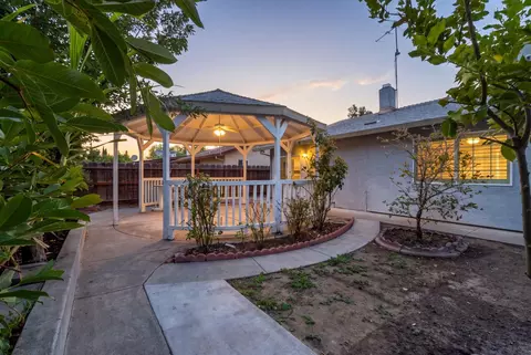 Exterior - 913 Chalone Dr, Modesto, CA 95358 photo 2 of 7