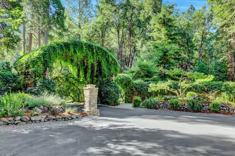 13027 Robin Rd, Nevada City, CA 95959