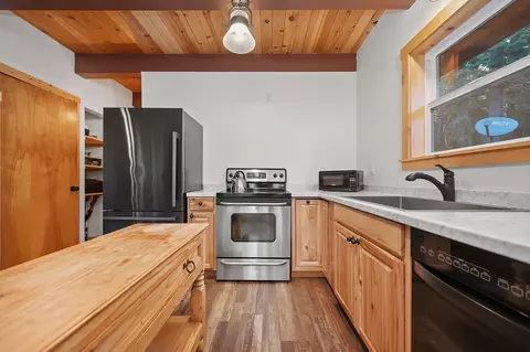 Kitchen - 118 Silver Tip Rd, Arnold, CA 95223 photo 3 of 4