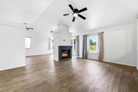 Living - 4087 Deaton Dr, Olivehurst, CA 95961 photo 4 of 9