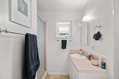 Bath - 4760 Bowerwood Dr, Carmichael, CA 95608 photo 2 of 3