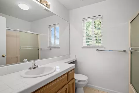 Bath - 2121 Typhoon Ct, Turlock, CA 95380 photo 2 of 3