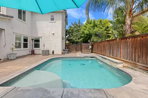 Exterior - 690 Channel Dr, Lathrop, CA 95330 photo 10 of 13