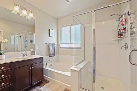 Bath - 690 Channel Dr, Lathrop, CA 95330 photo 4 of 5