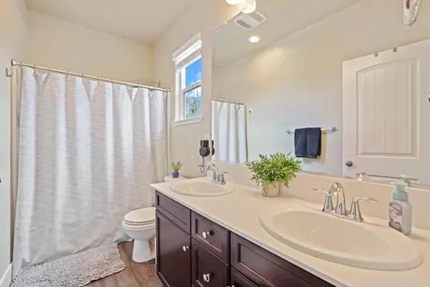 Bath - 690 Channel Dr, Lathrop, CA 95330 photo 5 of 5