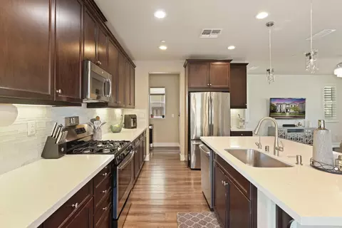 Kitchen - 690 Channel Dr, Lathrop, CA 95330 photo 4 of 6