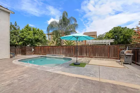 Exterior - 690 Channel Dr, Lathrop, CA 95330 photo 9 of 13