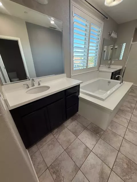 Bath - 1737 Cranbrook Ct, Lathrop, CA 95330 photo 3 of 5
