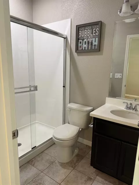 Bath - 1737 Cranbrook Ct, Lathrop, CA 95330 photo 5 of 5