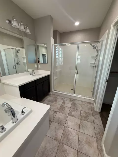 Bath - 1737 Cranbrook Ct, Lathrop, CA 95330 photo 4 of 5