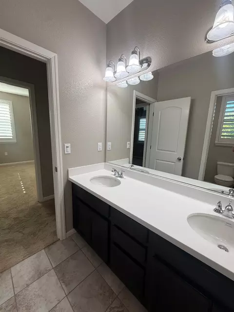 Bath - 1737 Cranbrook Ct, Lathrop, CA 95330 photo 1 of 5
