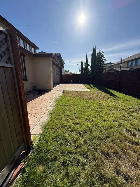 Exterior - 1737 Cranbrook Ct, Lathrop, CA 95330 photo 3 of 4