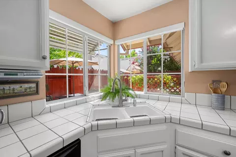 Kitchen - 3858 Olivebranch Ln, Carmichael, CA 95608 photo 4 of 4