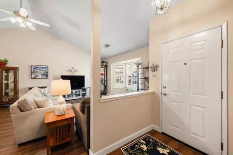 Entry Way - 3858 Olivebranch Ln, Carmichael, CA 95608 photo 2 of 5