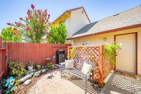 Exterior - 3858 Olivebranch Ln, Carmichael, CA 95608 photo 6 of 12