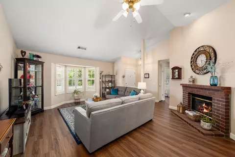 Living - 3858 Olivebranch Ln, Carmichael, CA 95608 photo 2 of 3