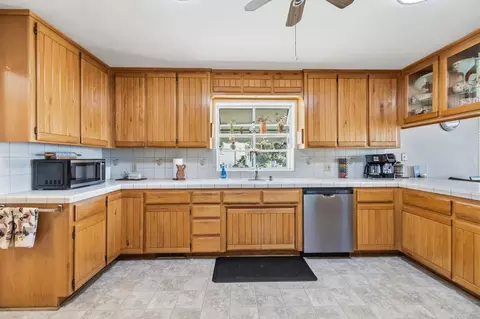 Kitchen - 20888 Lyons Bald Mountian Rd, Sonora, CA 95370 photo 3 of 4