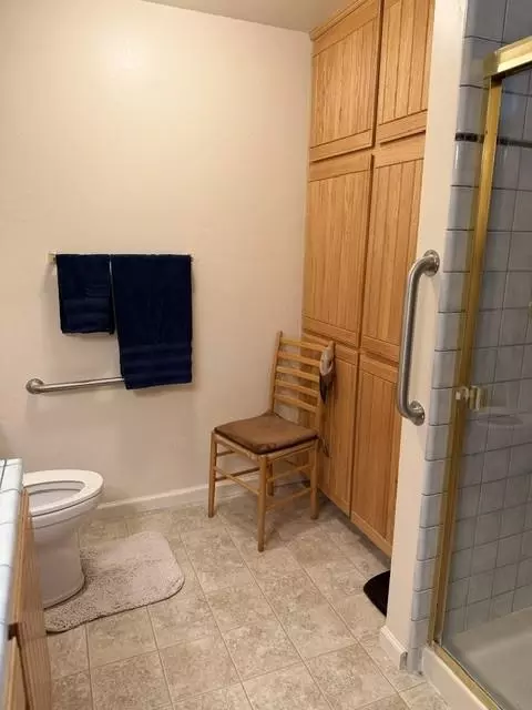 Bath - 20888 Lyons Bald Mountian Rd, Sonora, CA 95370 photo 3 of 4