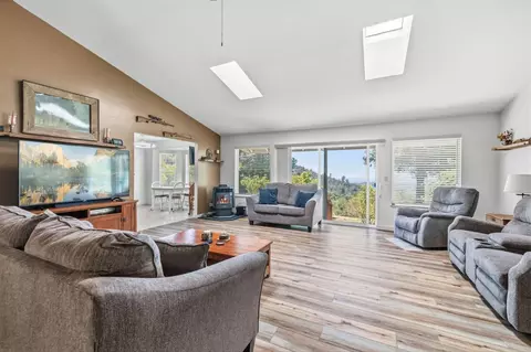 Living - 20888 Lyons Bald Mountian Rd, Sonora, CA 95370 photo 2 of 3