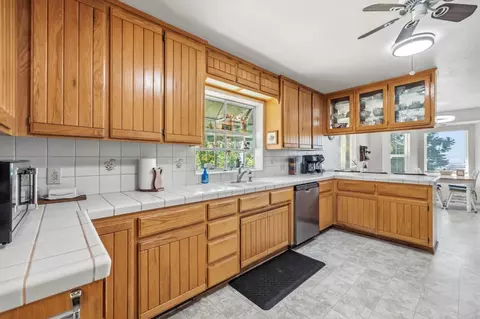 Kitchen - 20888 Lyons Bald Mountian Rd, Sonora, CA 95370 photo 2 of 4