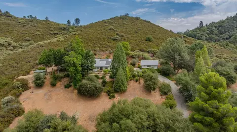 Exterior - 20888 Lyons Bald Mountian Rd, Sonora, CA 95370 photo 5 of 7