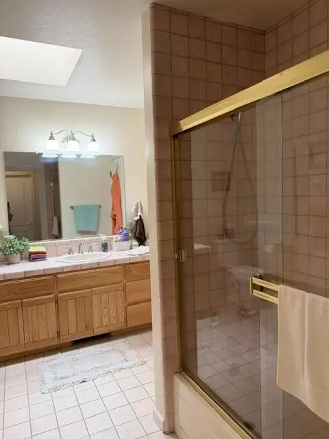 Bath - 20888 Lyons Bald Mountian Rd, Sonora, CA 95370 photo 2 of 4