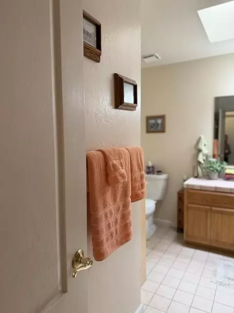 Bath - 20888 Lyons Bald Mountian Rd, Sonora, CA 95370 photo 1 of 4