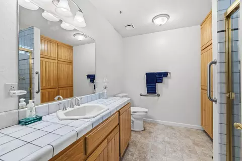 Bath - 20888 Lyons Bald Mountian Rd, Sonora, CA 95370 photo 2 of 3