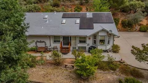 Exterior - 20888 Lyons Bald Mountian Rd, Sonora, CA 95370 photo 3 of 10