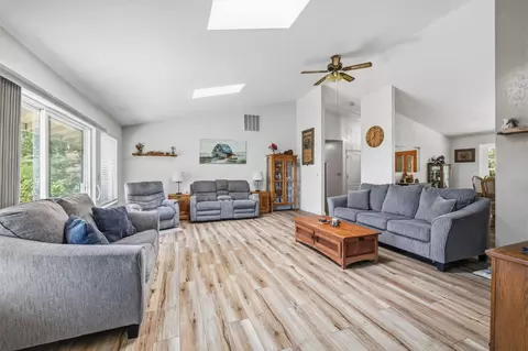 Living - 20888 Lyons Bald Mountian Rd, Sonora, CA 95370 photo 1 of 2