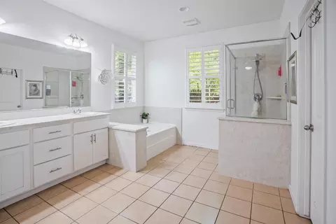 Bath - 4861 Langley Way, Merced, CA 95348 photo 1 of 2
