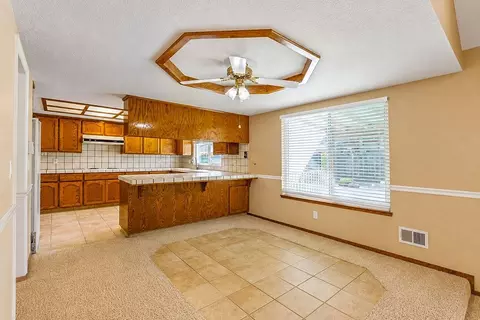 Living - 2233 Cheyenne Way, Modesto, CA 95356 photo 4 of 7