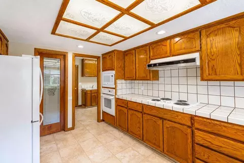 Kitchen - 2233 Cheyenne Way, Modesto, CA 95356 photo 2 of 3