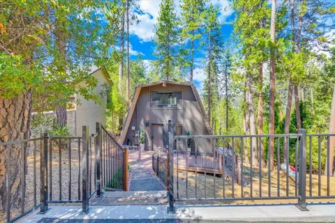 12855 Mueller Dr, Groveland, CA 95321