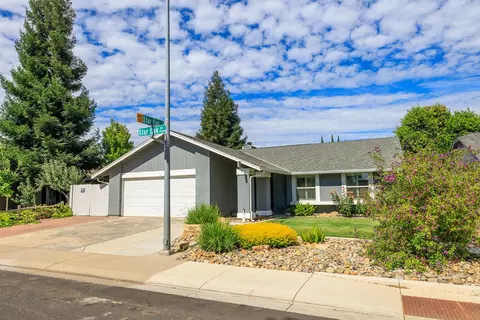 Exterior - 2017 Star Oak Ave, Modesto, CA 95355 photo 2 of 15