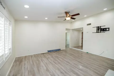Living - 2017 Star Oak Ave, Modesto, CA 95355 photo 5 of 7