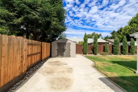 Exterior - 2017 Star Oak Ave, Modesto, CA 95355 photo 6 of 15