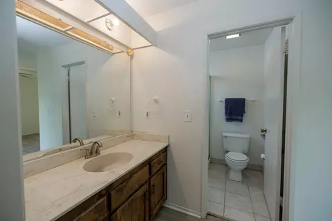 Bath - 2017 Star Oak Ave, Modesto, CA 95355 photo 1 of 2