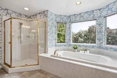 Bath - 5508 Coronawood Ln, Carmichael, CA 95608 photo 5 of 8