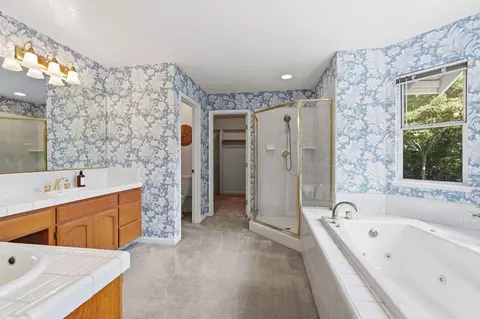 Bath - 5508 Coronawood Ln, Carmichael, CA 95608 photo 3 of 8