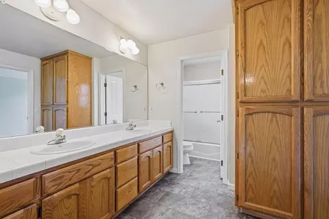 Bath - 5508 Coronawood Ln, Carmichael, CA 95608 photo 7 of 8