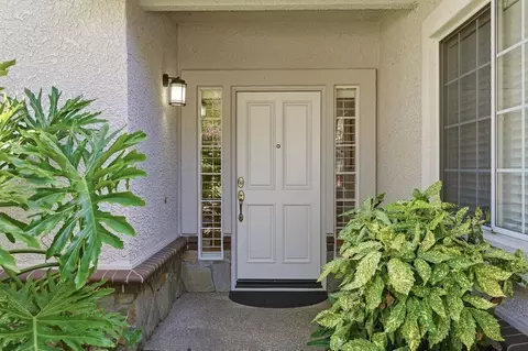 Entry Way - 5508 Coronawood Ln, Carmichael, CA 95608 photo 1 of 8