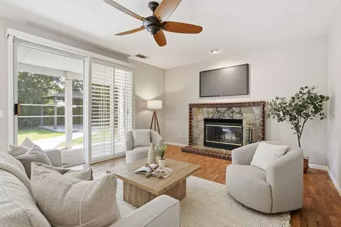 Living - 5508 Coronawood Ln, Carmichael, CA 95608 photo 6 of 11