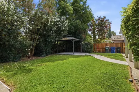 Exterior - 5508 Coronawood Ln, Carmichael, CA 95608 photo 6 of 10