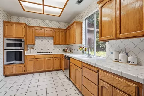 Kitchen - 5508 Coronawood Ln, Carmichael, CA 95608 photo 2 of 5