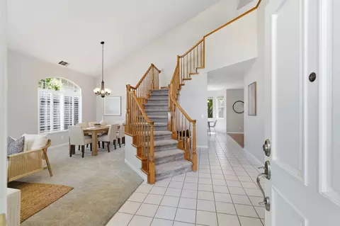 Entry Way - 5508 Coronawood Ln, Carmichael, CA 95608 photo 3 of 8