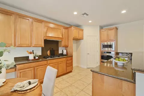 Kitchen - 2314 Shadow Berry Dr, Manteca, CA 95336 photo 1 of 7