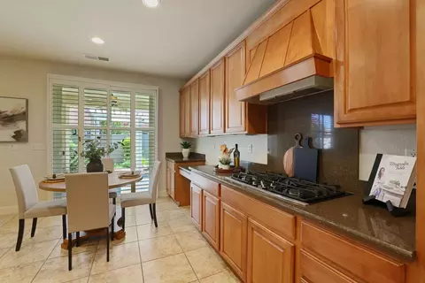 Kitchen - 2314 Shadow Berry Dr, Manteca, CA 95336 photo 4 of 7